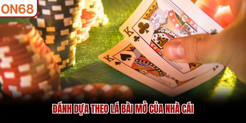 Đánh dựa theo lá bài mở của nhà cái